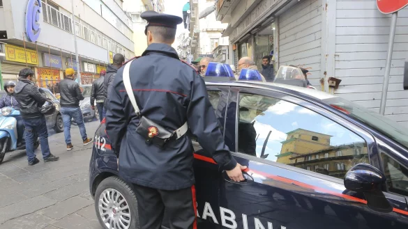 Carabinieri nehmen in Neapel einen gesuchten Boss eines Camorra-Clans fest. (Symbolbild) - &copy; picture alliance / Roberta Basile/Pacific Press via ZUMA Wire/dpa