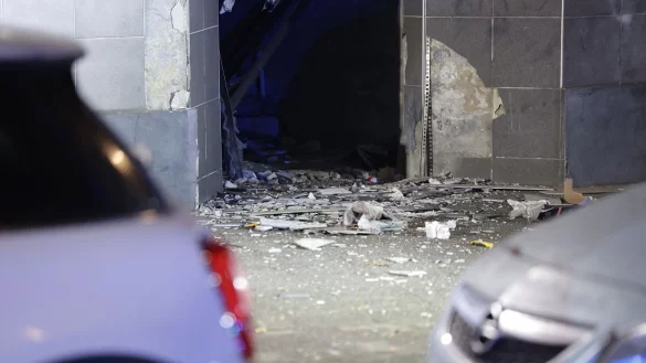 Am frühen Donnerstagmorgen ist es in Düsseldorf zu einer Explosion in einem Wohngebäude gekommen. - © David Young/dpa