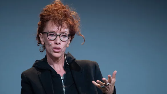 Die schöne neue Welt malt Sibylle Berg mit Witz, Fantasie und Sarkasmus in lustvollen Details und Kaskaden skurriler Ideen aus. (Archivbild) - © Soeren Stache/dpa