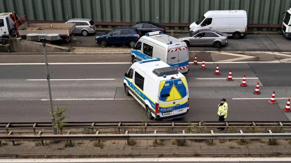 Die Polizei suchte nach Spuren und Beweismitteln. - &copy; Michael Ukas/dpa