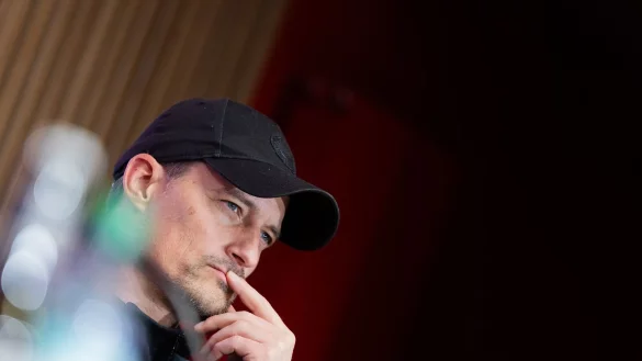 Alexander Blessin &auml;u&szlig;erte auf der Pressekonferenz nach dem Spiel in K&ouml;ln deutliche Kritik. - &copy; Rolf Vennenbernd/dpa