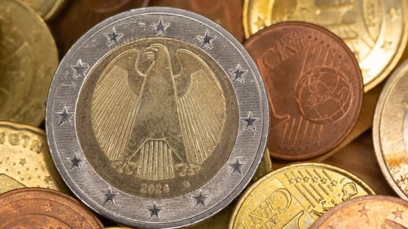 Die Eurostaaten stellen Jahr f&uuml;r Jahr neue M&uuml;nzen im Milliardenwert her. (Symbolbild) - &copy; Fernando Gutierrez-Juarez/dpa