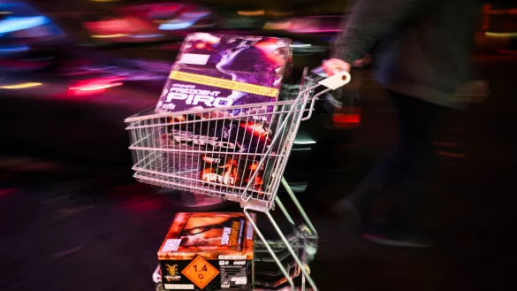 In Bochum und im Kreis Steinfurt haben Unbekannte ganze Seecontainer aufgebrochen und Knaller und B&ouml;ller gestohlen. - &copy; Christian Charisius/dpa