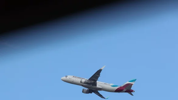 Am Mittwochabend musste ein Eurowings-Flieger kurz nach Abflug wieder zum Hamburg Airport zur&uuml;ckkehren. (Archivbild) - &copy; Bodo Marks/dpa