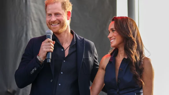 Prinz Harry und Herzogin Meghan packen in einer Gemeinschaftsküche mit an. (Archivbild) - © Amy Katz/ZUMA Press Wire/dpa