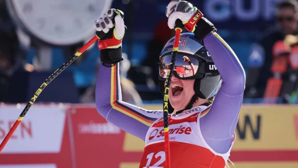 Dritter Weltcup-Sieg der Karriere: Emma Aicher sorgte in St. Moritz für Furore. - © Luciano Bisi/AP/dpa