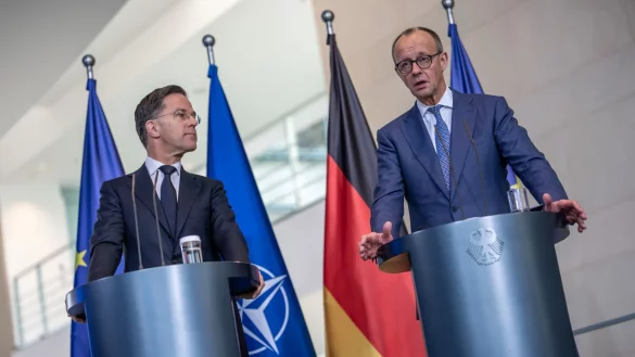 Im Zentrum der Gespräche von Kanzler Friedrich Merz (CDU) mit Nato-Generalsekretär Mark Rutte standen die Verhandlungen über eine Friedenslösung für die Ukraine. - © Michael Kappeler/dpa
