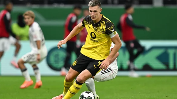 Nico Schlotterbeck war beim Abschlusstraining von Borussia Dortmund dabei. - &copy; Arne Dedert/dpa