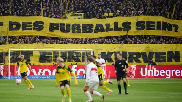 Der Fan-Protest hatte auch Auswirkung auf das Spiel in Dortmund. - &copy; Bernd Thissen/dpa