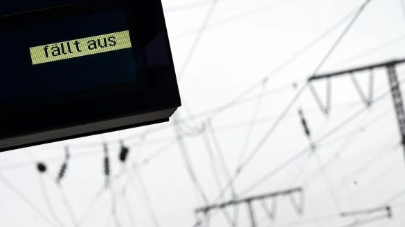 Nach Angaben der Bahn ist ein Stellwerk in Köln-Kalk betroffen. (Symbolbild) - © Federico Gambarini/dpa