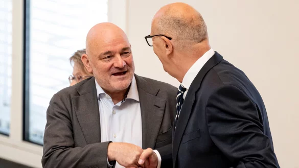 Die SPD/BSW-Koalition mit Ministerpr&auml;sident Dietmar Woidke (SPD) und Vize-Regierungschef Robert Crumbach (BSW) ber&auml;t &uuml;ber zwei in der BSW-Fraktion umstrittene Medienstaatsvertr&auml;ge (Archivbild). - &copy; Fabian Sommer/dpa