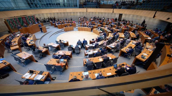 Der Landtag hat sein eigenes Abgeordnetengesetz kurzfristig ge&auml;ndert. (Archivbild) - &copy; Henning Kaiser/dpa
