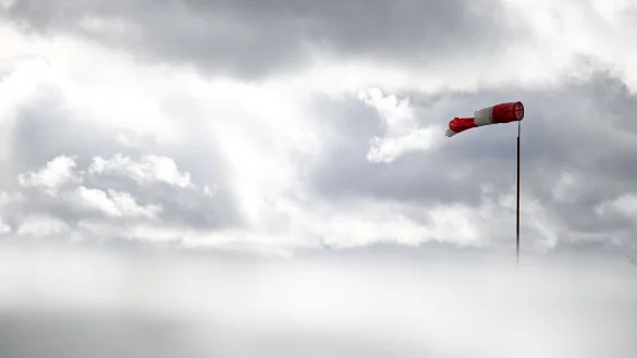 Das Wetter bleibt st&uuml;rmisch - vor allem an der K&uuml;ste und auf den Bergen. - &copy; Marius Bulling/dpa