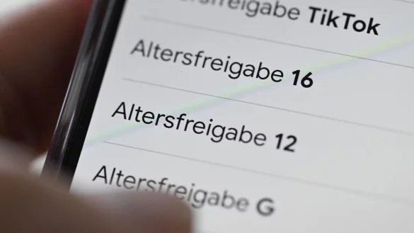Andere Staaten haben ein Social-Media-Mindestalter bereits beschlossen oder bereiten es vor. (Symbolbild) - &copy; Bernd Wei&szlig;brod/dpa