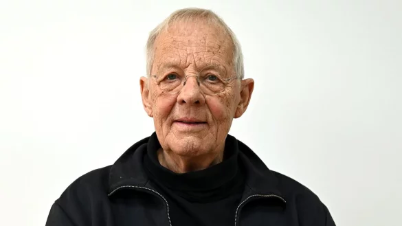 Becker ist vor allem als «Otto Stein» im TV-Dauerbrenner «In aller Freundschaft» bekannt geworden. - © Elisa Schu/dpa