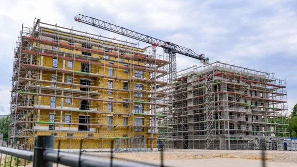 Hohe Mieten sind ein Problem für die Wirtschaft. (Archivbild) - © Patrick Pleul/dpa