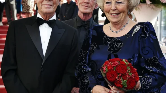 Hans van Manen mit der damaligen niederl&auml;ndischen K&ouml;nigin Beatrix. - &copy; Jerry Lampen/ANP/EPA/dpa