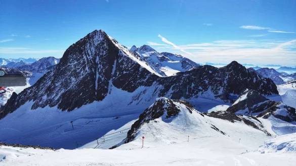 Die Lawine ging abseits der gesicherten Pisten ab. (Archivbild) - © Sachelle Babbar/ZUMA Press Wire/dpa