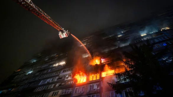 Der ukrainische Präsident Wolodymyr Selenskyj fordert ein Handeln gegen Russlands «Terror aus der Luft». (Archivbild) - © (AP Photo/Dan Bashakov)/AP/dpa