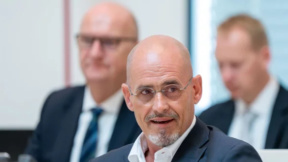 Die SPD/BSW-Koalition - darunter Ministerpr&auml;sident Dietmar Woidke (SPD) und BSW-Fraktionschef Niels-Olaf L&uuml;ders - ber&auml;t &uuml;ber zwei umstrittene Medienstaatsvertr&auml;ge (Archivbild). - &copy; Soeren Stache/dpa