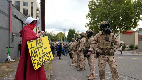 Gegen den Einsatz von Bundesbeamten in Chicago gibt es erhebliche Proteste. - &copy; Jenny Kane/AP/dpa