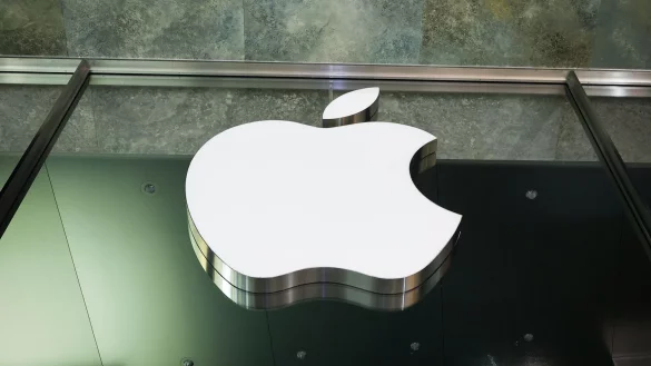 Apple sieht sich wegen der Funktion unter anderem Kritik vom Facebook-Konzern Meta ausgesetzt. (Archivbild) - © Christian Charisius/dpa