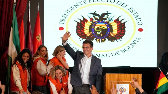 Rodrigo Paz Pereira hielt nach seinem Wahltriumph eine Rede vor Anh&auml;ngern. - &copy; Natacha Pisarenko/AP/dpa