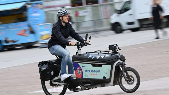 Lennart Schaefer sa&szlig; fast 11.000 Kilometer im Sattel. - &copy; Arne Dedert/dpa