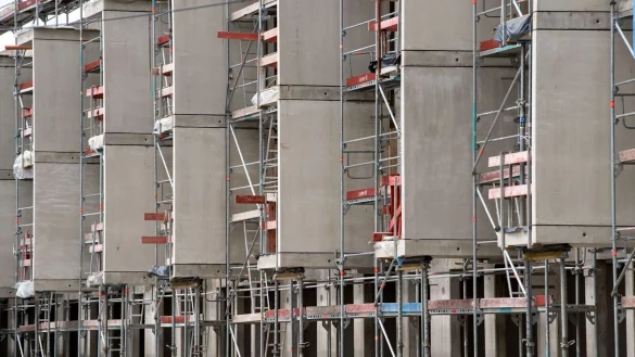 Wer in M&uuml;nchen eine Eigentumswohnung kaufen will, blutet finanziell auch als Besserverdiener. Im deutschlandweiten Schnitt jedoch ist der Kauf einer Wohnung laut Interhyp bezahlbarer geworden. (Symbolbild) - &copy; Sven Hoppe/dpa