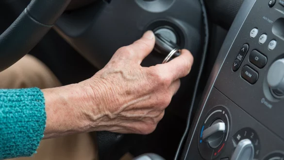 Eine Studie hat herausgefunden, was Ursachen f&uuml;r Verkehrsunf&auml;lle &Auml;lterer sind. (Symbolbild) - &copy; Patrick Pleul/dpa-Zentralbild/dpa