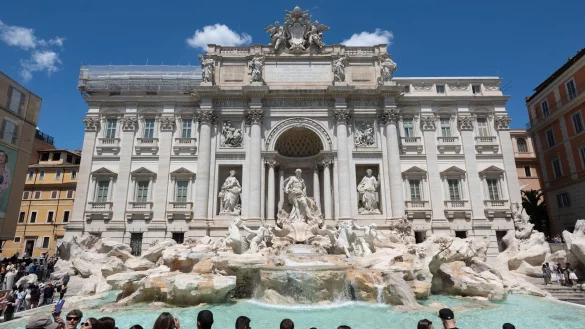 Am Trevi-Brunnen herrscht stets dichtes Gedr&auml;nge. (Archivbild) - &copy; Marijan Murat/dpa