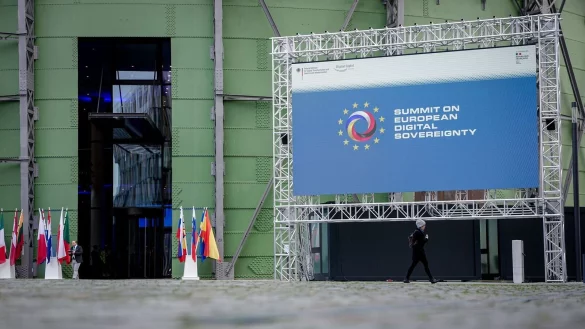 Auf dem deutsch-franz&ouml;sischen Digitalgipfel in Berlin sind 18 Vereinbarungen zum Ausbau von KI-Anwendungen vorgestellt worden. - &copy; Kay Nietfeld/dpa