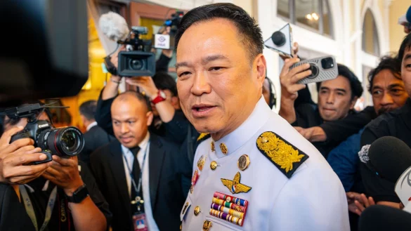 Thailands Regierungschef Anutin Charnvirakul hat die von Donald Trump angekündigte Waffenruhe im Konflikt zwischen Thailand und Kambodscha bislang nicht bestätigt. (Archivfoto) - © Arnun Chonmahatrakool/AP/dpa