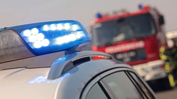 Nach der Explosion waren Feuerwehr und Polizei im Einsatz. (Symbolbild) - &copy; Matthias Bein/dpa