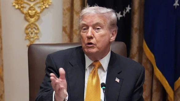 Trump bezeichnet den Gipfel in Südafrika als Schande. - © Evan Vucci/AP/dpa