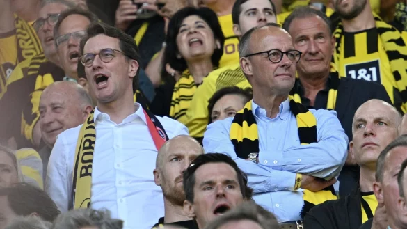 Als Besucher eines BVB-Spiels im Mai 2023: Bundeskanzler Friedrich Merz. (Archiv) - &copy; Bernd Thissen/dpa