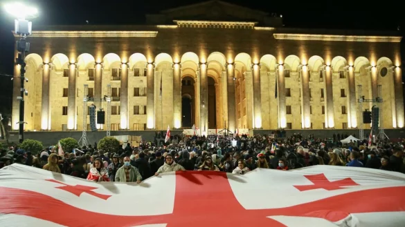 Der deutsche Botschafter hatte der georgischen Regierung öffentlich einen autoritären Kurs vorgeworfen und Prozesse gegen Oppositionelle besucht. (Archivbild) - © Zurab Tsertsvadze/AP/dpa