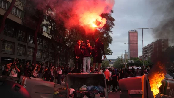 Vereinzelt kam es in Barcelona bei einer Demonstration gegen Israels militärisches Vorgehen im Gazastreifen zu Gewalt. - © David Zorrakino/EUROPA PRESS/dpa