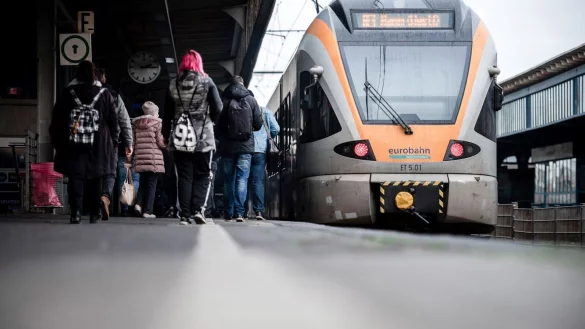 Der St&auml;dtetag Nordrhein-Westfalen schl&auml;gt eine Landeseisenbahngesellschaft vor. (Symbolbild) - &copy; Fabian Strauch/dpa