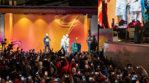 Das olympische Feuer ist in Cortina angekommen. - &copy; Thomas Gaspari Bandion/IPA via ZUMA Press/dpa