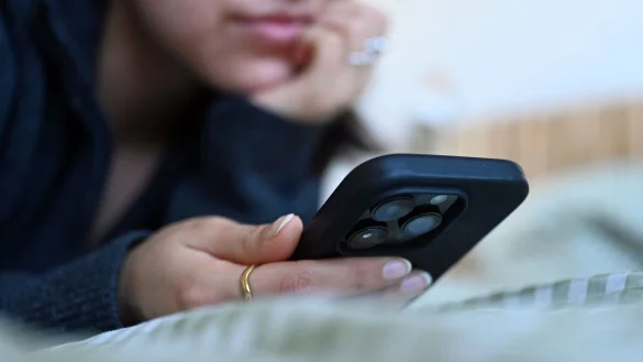 Auch in Gro&szlig;britannien wird &uuml;ber ein Social-Media-Verbot diskutiert. (Archivfoto) - &copy; Elisa Schu/dpa