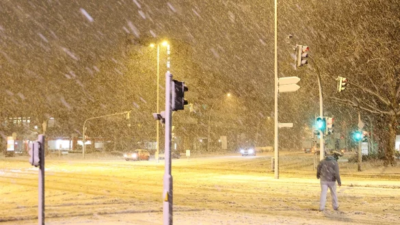 Ein Sturmtief bringt Schnee und Glatteis mit sich. - &copy; Bodo Marks/dpa