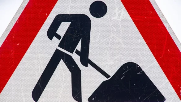 Insgesamt stellten Ermittler Auff&auml;lligkeiten bei 19 Bauma&szlig;nahmen der Landesstra&szlig;enbaubeh&ouml;rde fest. (Symbolbild) - &copy; Stefan Sauer/dpa