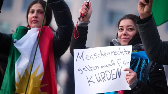 Prokurdische Demonstration in K&ouml;ln mit Tausenden Teilnehmern - hier ein Archivbild aus dieser Woche aus Dortmund. - &copy; Bernd Thissen/dpa