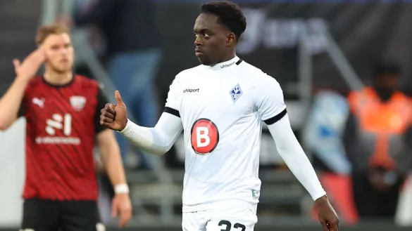 Sorgt f&uuml;r &Auml;rger zwischen Mannheim nach Paderborn: Kennedy Okpala (r). (Archivbild) - &copy; Daniel Karmann/dpa