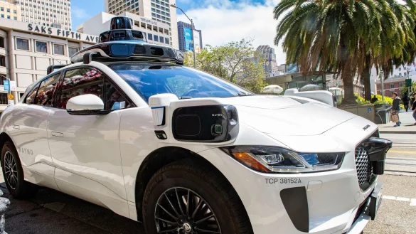 Waymo hat bereits fahrerlose Robotaxis in mehreren US-St&auml;dten. (Archivbild) - &copy; Andrej Sokolow/dpa