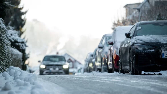 In der Nacht k&ouml;nnte Glatteis f&uuml;r Gefahr sorgen. - &copy; Daniel Vogl/dpa