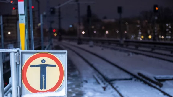 Sturmtief &laquo;Elli&raquo; bringt den Bahnverkehr auf einigen Linien in Ostwestfalen durcheinander. (Symbolbild) - &copy; Christophe Gateau/dpa