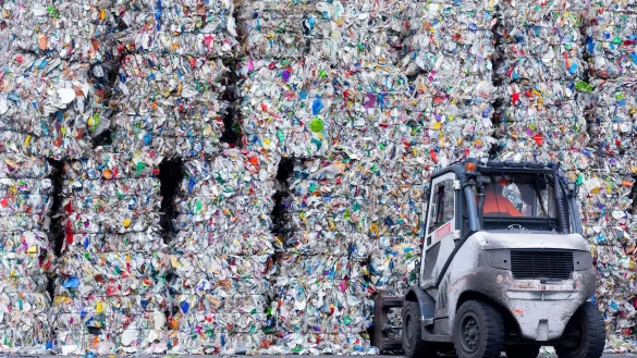 Schier unendliche Massen an Plastikm&uuml;ll entstehen in Deutschland jedes Jahr - ein gro&szlig;er Teil davon wird recycelt. - &copy; Rolf Vennenbernd/dpa