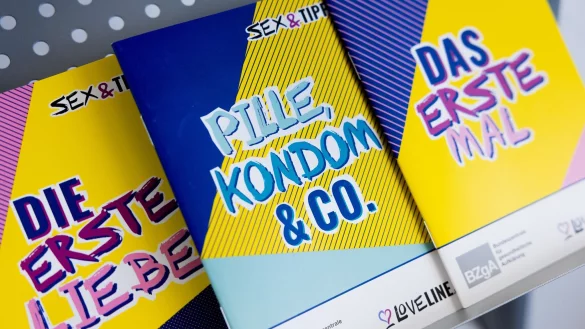 23 Prozent der 16-J&auml;hrigen haben laut Umfrage schon Geschlechtsverkehr gehabt - bei der Vorg&auml;ngerstudie 2019 waren es noch 34 Prozent. - &copy; Rolf Vennenbernd/dpa